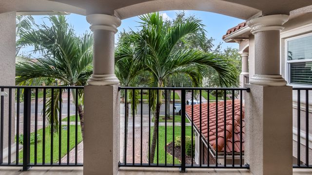 556 Cresta Circle, West Palm Beach, FL 33413