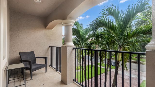 556 Cresta Circle, West Palm Beach, FL 33413