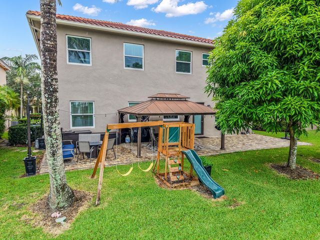 556 Cresta Circle, West Palm Beach, FL 33413