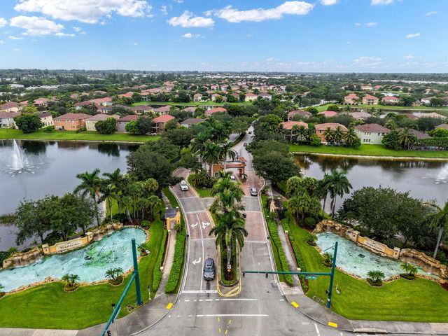 556 Cresta Circle, West Palm Beach, FL 33413