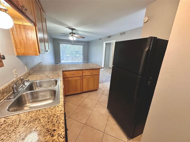601 W 11th ST 215, Austin, TX 78701