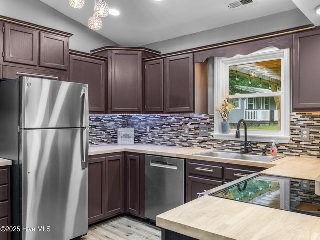 249 S Creek Drive, Jacksonville, NC 28540