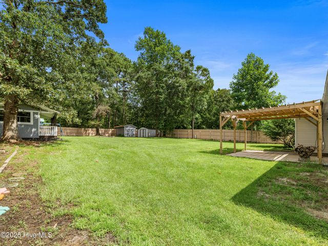249 S Creek Drive, Jacksonville, NC 28540