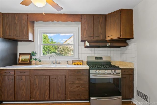 11462 S. Troy Avenue, Merrionette Park, IL 60803