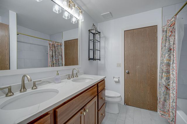 5478 Sanibel Drive, Minnetonka, MN 55343