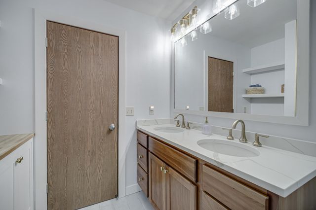 5478 Sanibel Drive, Minnetonka, MN 55343