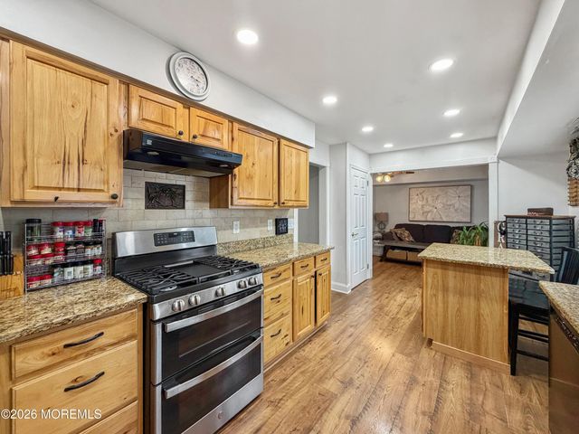 3 Moss Haven Way, Howell, NJ 07731