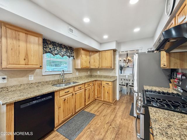 3 Moss Haven Way, Howell, NJ 07731