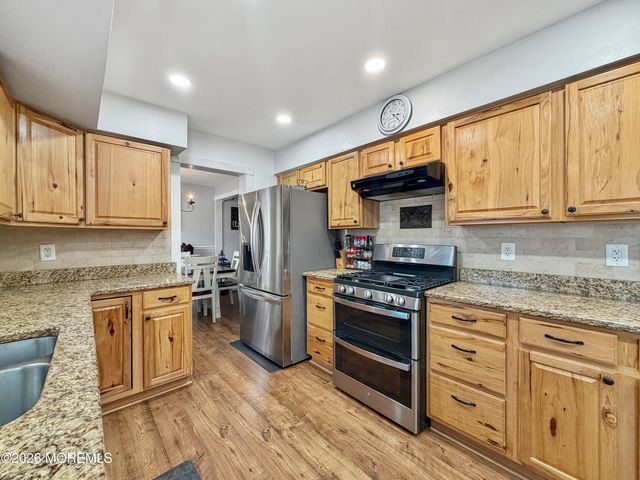 3 Moss Haven Way, Howell, NJ 07731