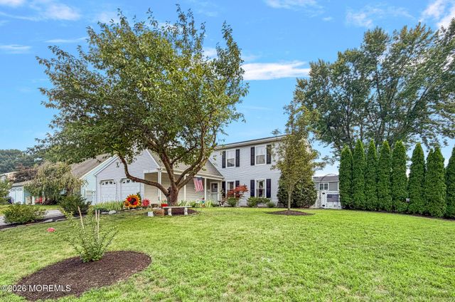 3 Moss Haven Way, Howell, NJ 07731