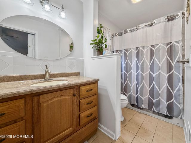 3 Moss Haven Way, Howell, NJ 07731