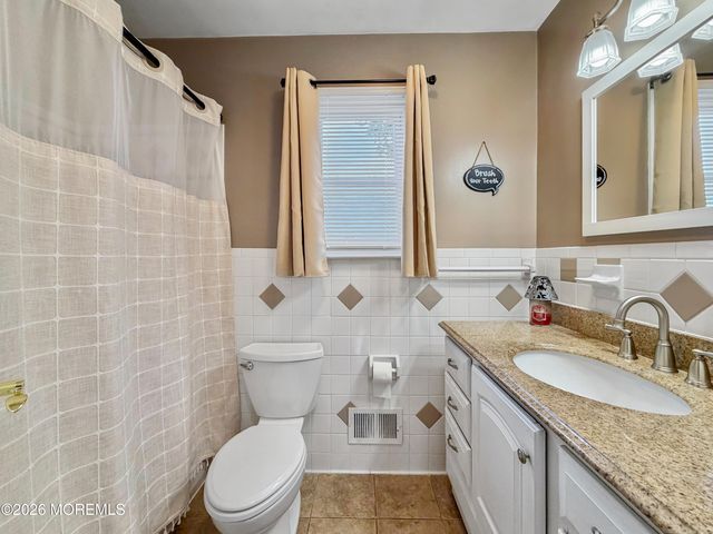 3 Moss Haven Way, Howell, NJ 07731