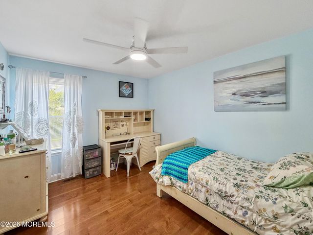 3 Moss Haven Way, Howell, NJ 07731