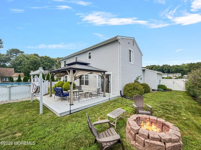 3 Moss Haven Way, Howell, NJ 07731