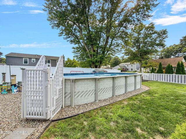 3 Moss Haven Way, Howell, NJ 07731