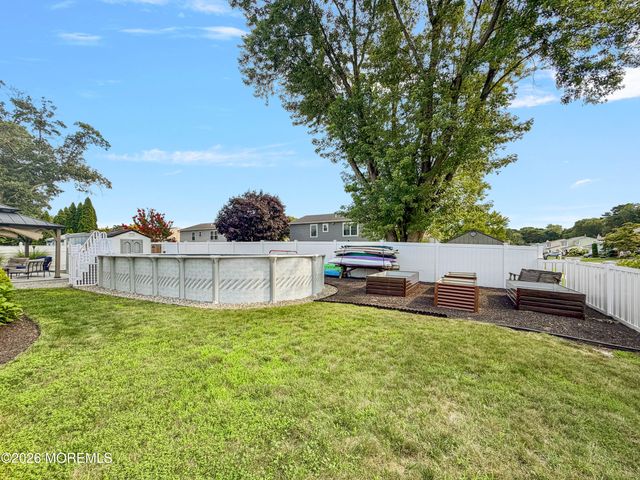3 Moss Haven Way, Howell, NJ 07731