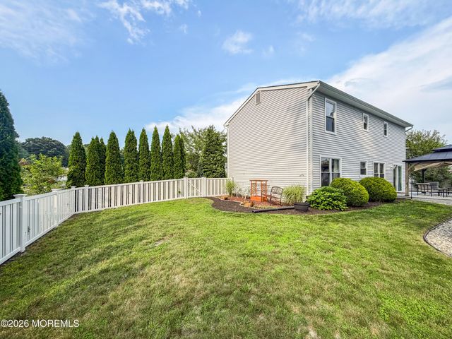 3 Moss Haven Way, Howell, NJ 07731