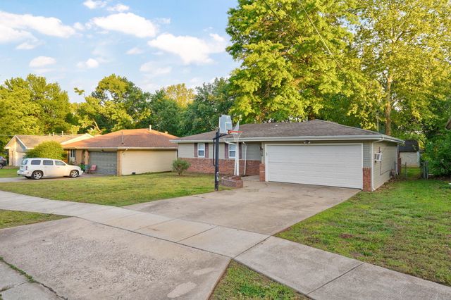 936 W Glenwood Street, Springfield, MO 65807