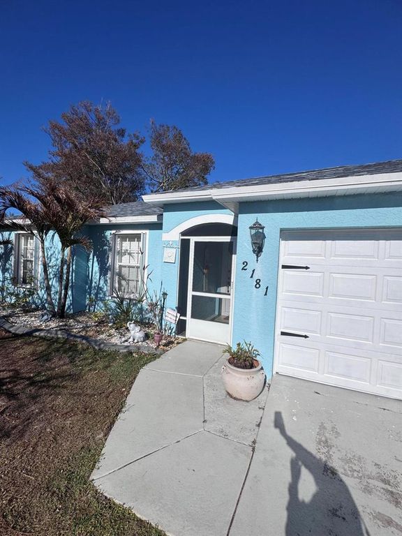 2181 SW Larchmont Lane, Port St. Lucie, FL 34984