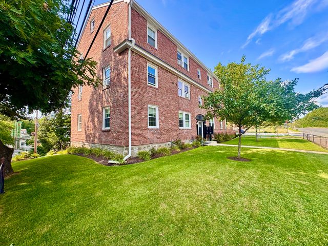4907 Washington St 1R, Boston, MA 02132