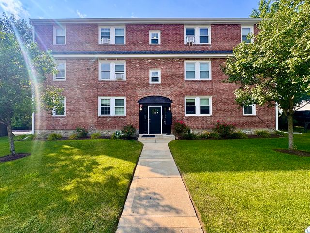 4907 Washington St 1R, Boston, MA 02132