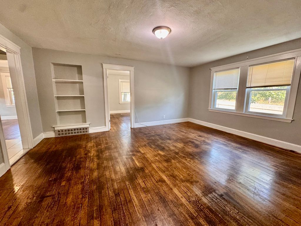 4907 Washington St 1R, Boston, MA 02132