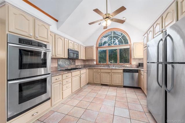 3200 Sound Drive, Greenport, NY 11944