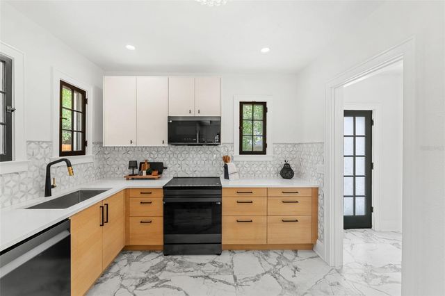 906 STETSON STREET, Orlando, FL 32804