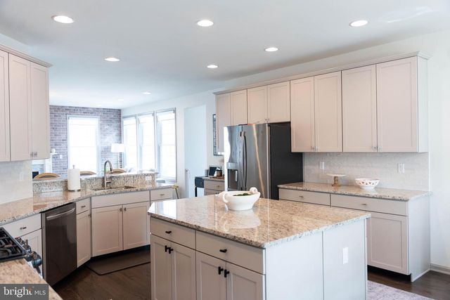 84 APPLEGATE WAY, Chesterfield, NJ 08515