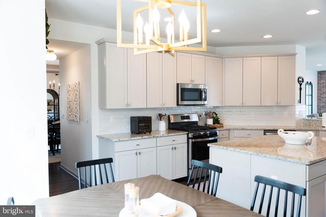 84 APPLEGATE WAY, Chesterfield, NJ 08515