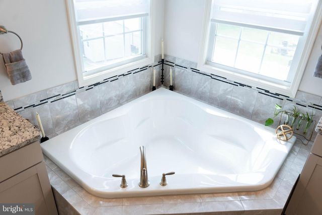 84 APPLEGATE WAY, Chesterfield, NJ 08515