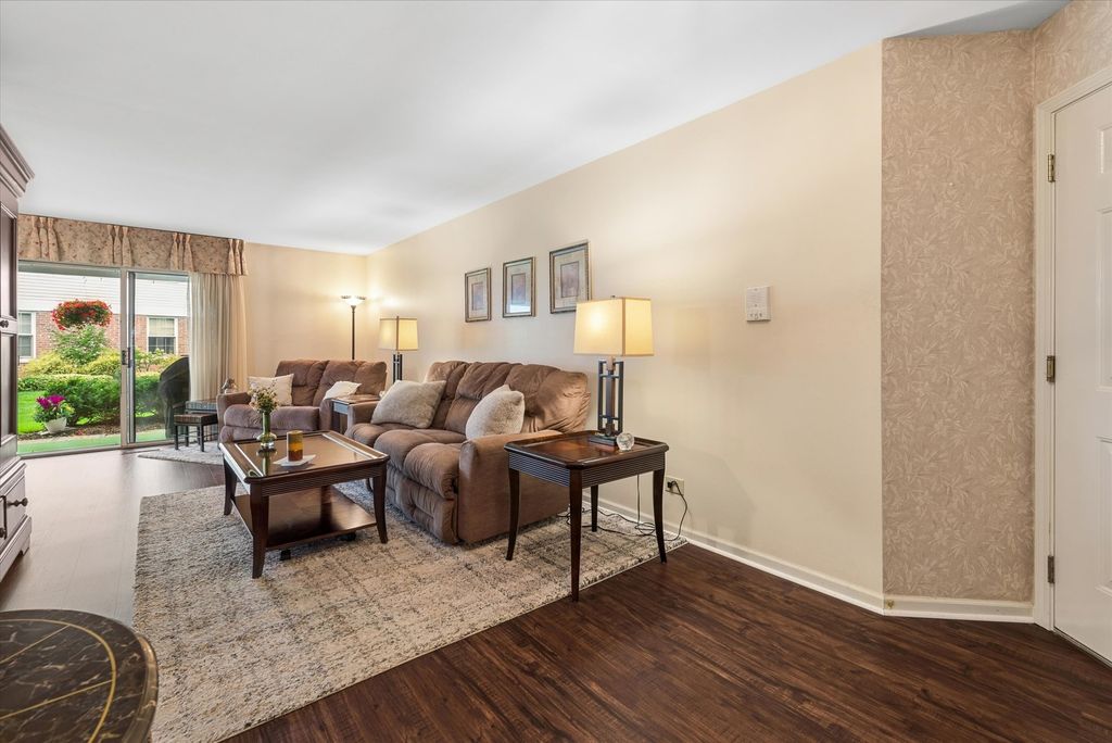 818 Butternut Lane A, Mount Prospect, IL 60056 — photo 3