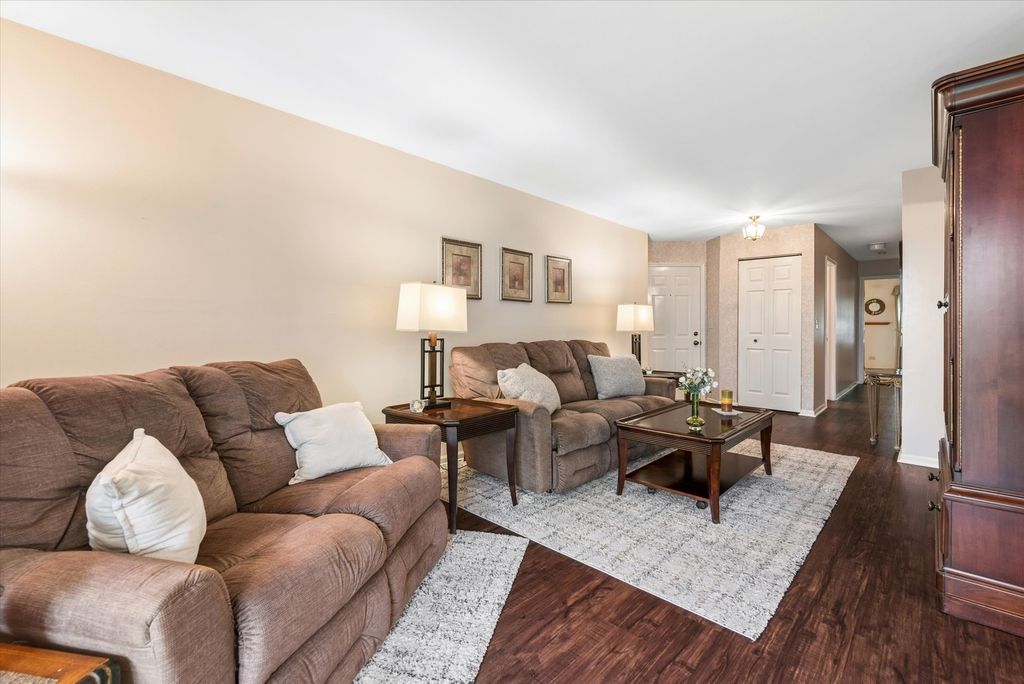 818 Butternut Lane A, Mount Prospect, IL 60056 — photo 4