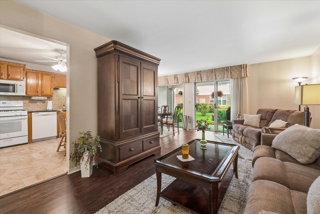 818 Butternut Lane A, Mount Prospect, IL 60056 — photo 5