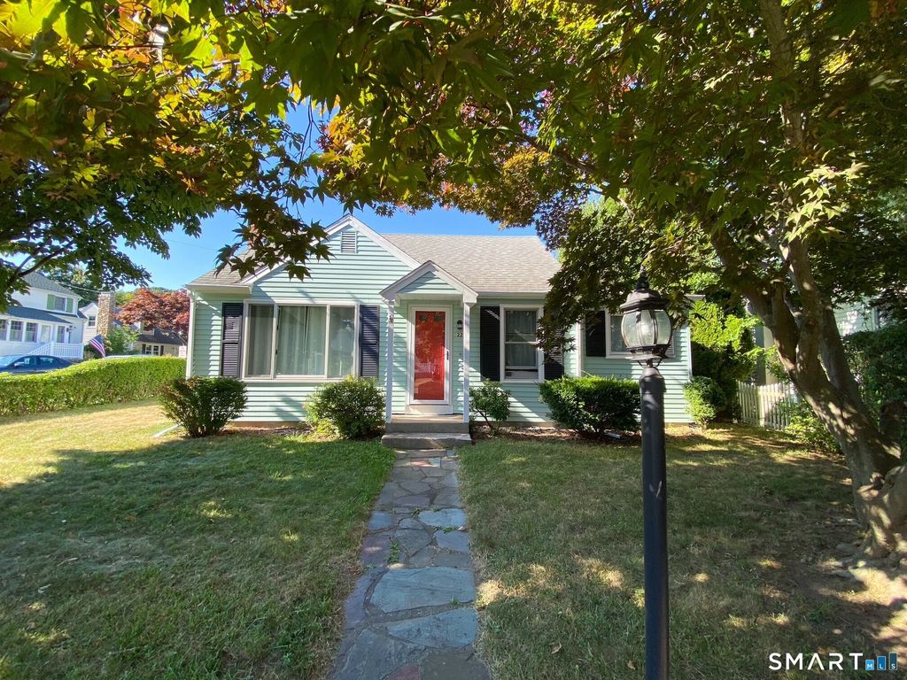 22 Menunketesuck Road, Westbrook, CT 06498