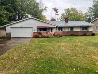 6399 Tanglewood Lane, Seven Hills, OH 44131