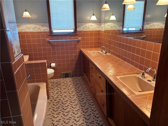 10635 Cardinal Ln, Brecksville, OH 44141