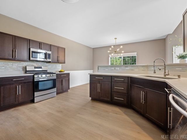 819 Asbury Drive, Aurora, IL 60502