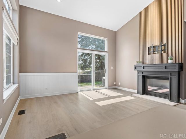 819 Asbury Drive, Aurora, IL 60502
