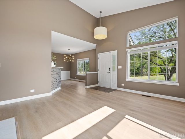 819 Asbury Drive, Aurora, IL 60502