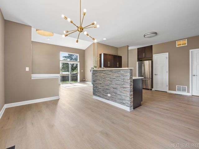 819 Asbury Drive, Aurora, IL 60502