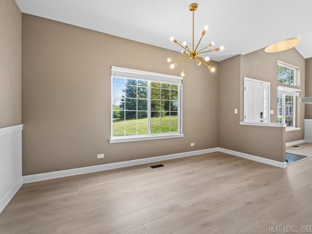 819 Asbury Drive, Aurora, IL 60502