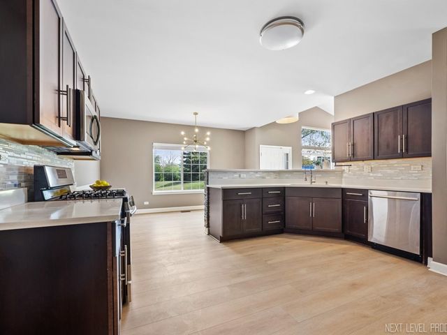 819 Asbury Drive, Aurora, IL 60502