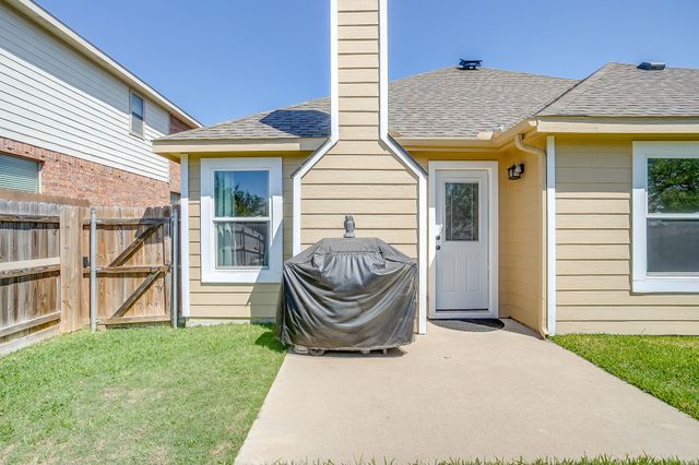 10529 Lipan Trail, Fort Worth, TX 76108