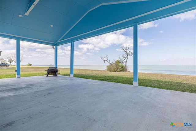 400 W KRUSE RD, Port Lavaca, TX 77979