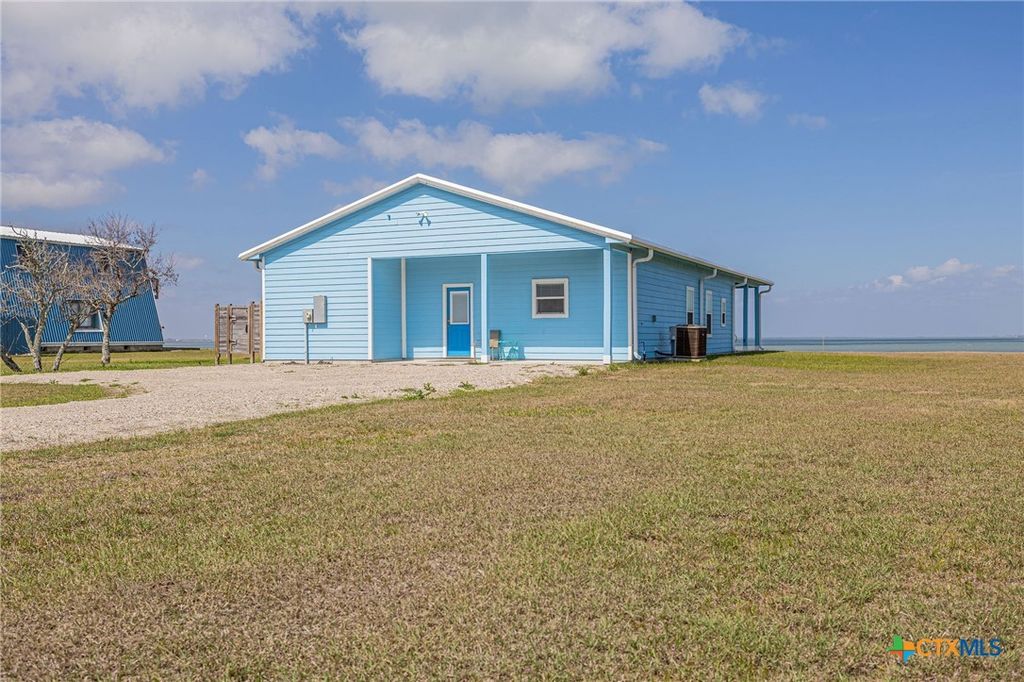 400 W KRUSE RD, Port Lavaca, TX 77979
