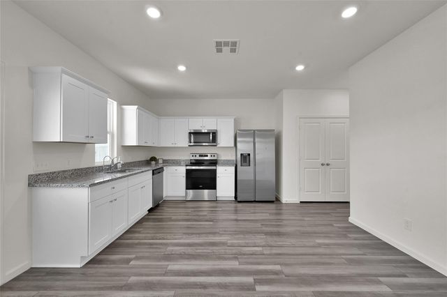 14818 Calderon Drive, Conroe, TX 77316