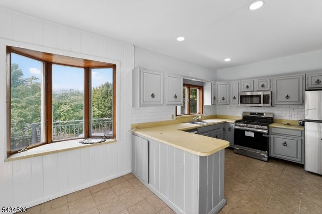 139 N Prospect St, Lopatcong Twp., NJ 08865