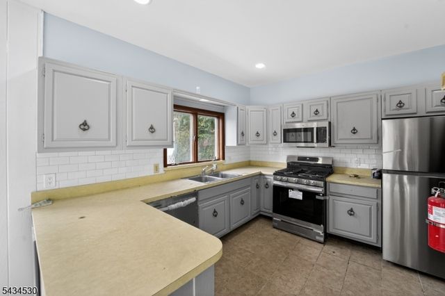 139 N Prospect St, Lopatcong Twp., NJ 08865