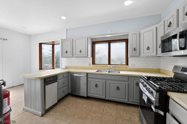 139 N Prospect St, Lopatcong Twp., NJ 08865